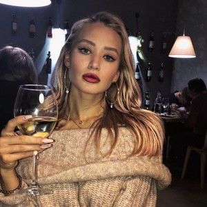 Meet your Posher, Emily hall